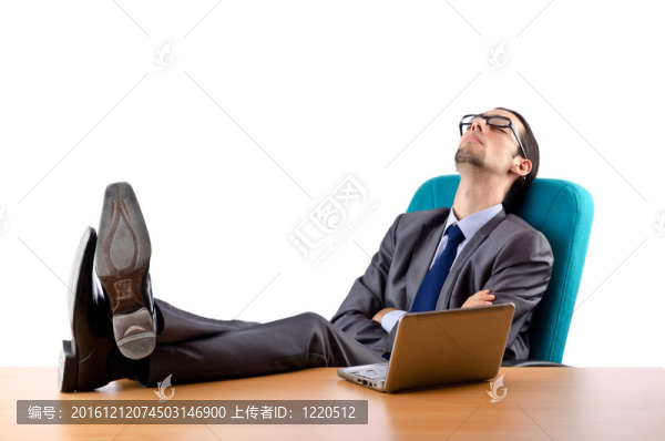 商人坐在辦公桌旁