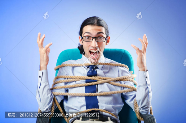 年輕商人綁繩