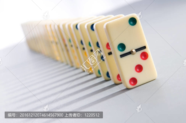 許多塊多米諾效應(yīng)