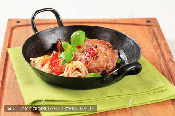 西紅柿和意大利面肉餅