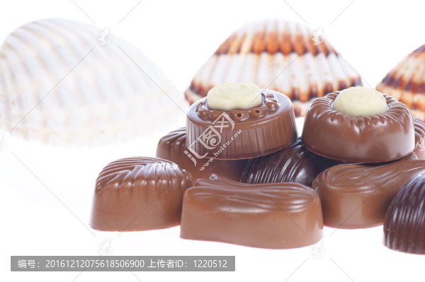 果仁巧克力和貝殼