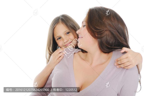 懷著女兒的孕婦