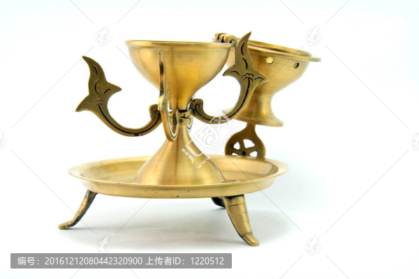 金色的燭臺(tái)
