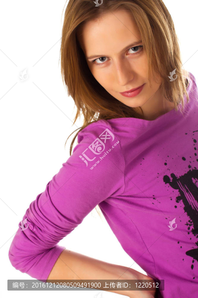 快樂的年輕女子用手看著你的腰