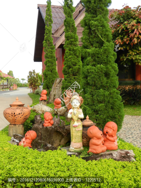 在花園里的雕像