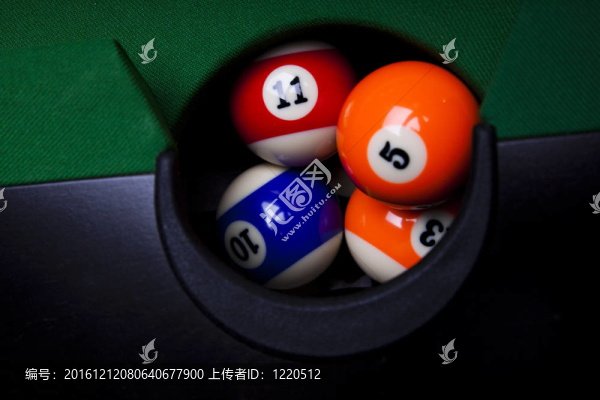 臺球桌和球
