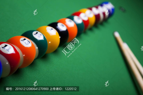 臺球桌和球