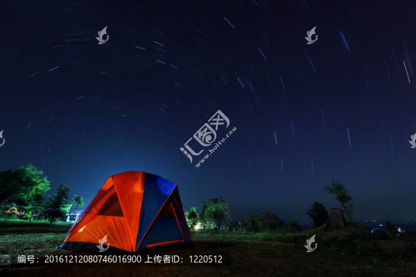 與營地夜間螺旋星跡