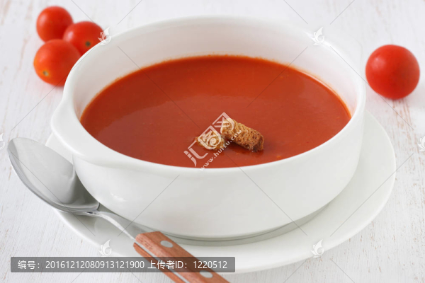 白碗番茄湯