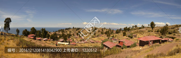 在塔奎爾島島俯瞰湖titicata房屋