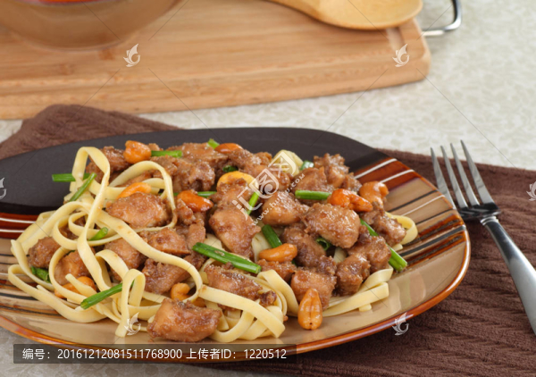 面條腰果雞丁