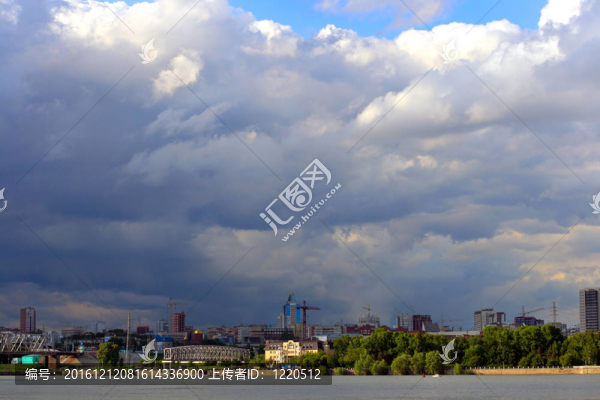 城市在打雷之前