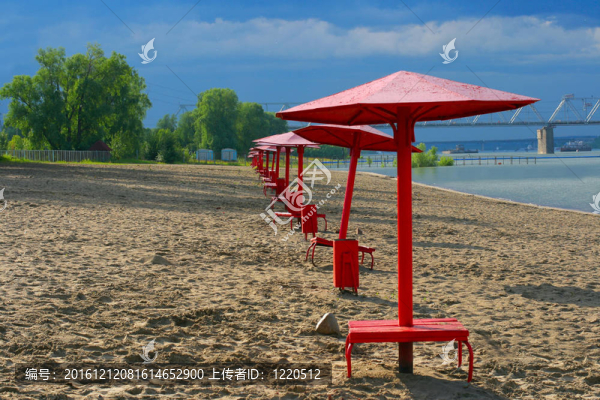 空蕩蕩的海灘