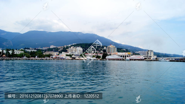 海灣中的一個(gè)城市的大海