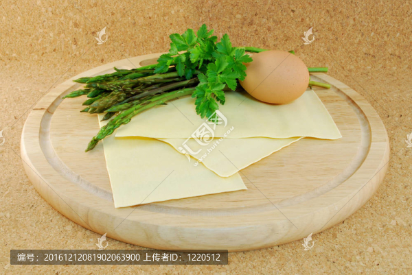 野生蘆筍和雞蛋；煎蛋卷O