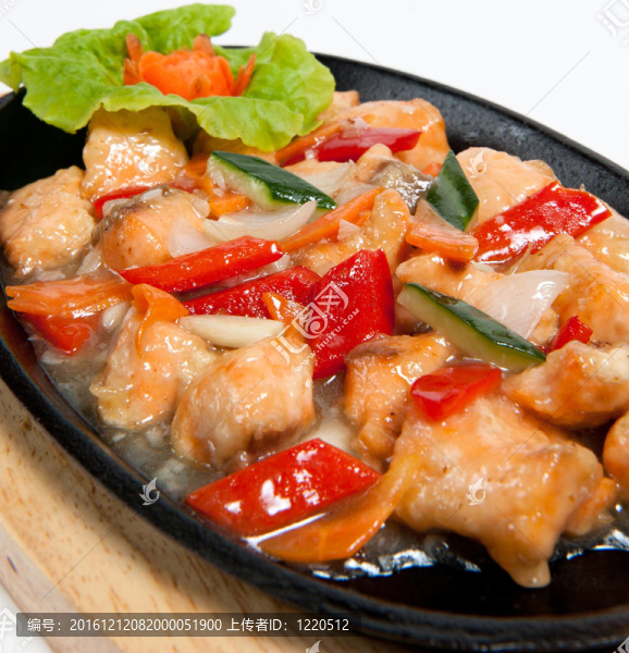 烤三文魚(yú)配蔬菜煎鍋