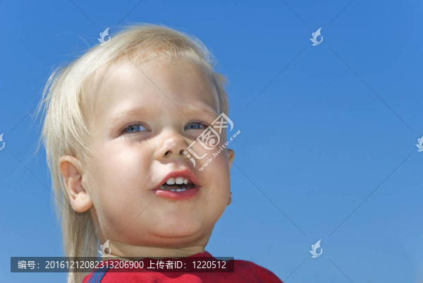 微笑的男孩