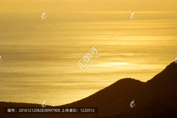 海上金色陽光