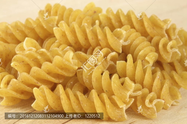 新鮮原料和全麥意大利