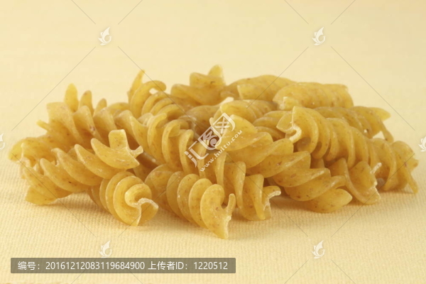 新鮮原料和全麥意大利