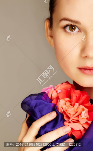 女性與花
