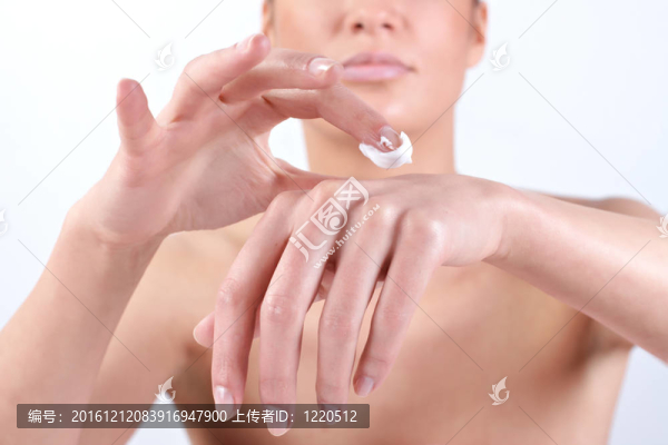 女人用手霜