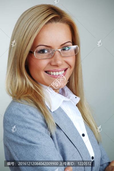 戴眼鏡的商業(yè)女性