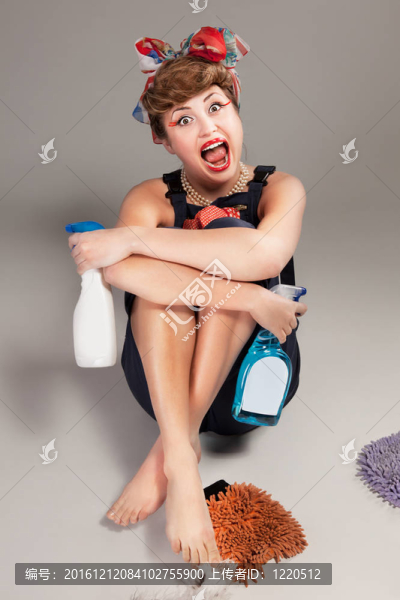 引腳的女孩；邦德的家庭主婦