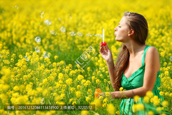 女人開始肥皂泡