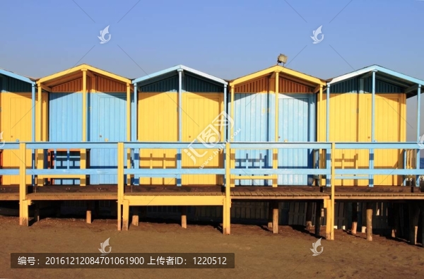 海灘上的沐浴箱