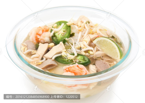 靠近越南河粉面白色背景