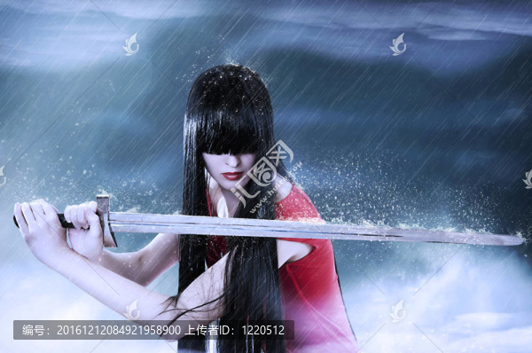 年輕漂亮女戰(zhàn)士的時尚肖像