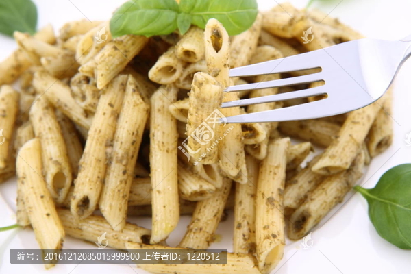 通心粉配香草汁