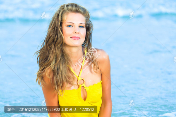 海灘上的女人