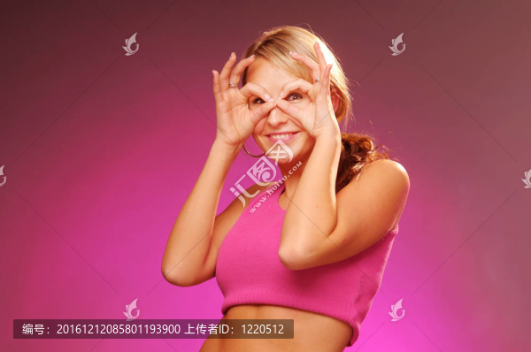 年輕的smilig女人