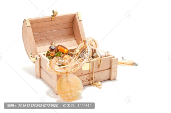 胸部珠寶