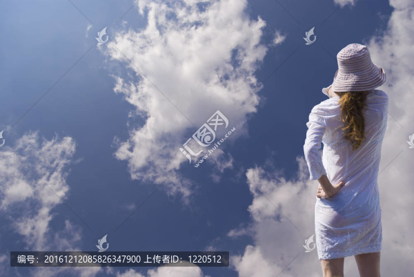 天空的女孩-匯圖網(wǎng) www.fosd68.com 天空的女孩