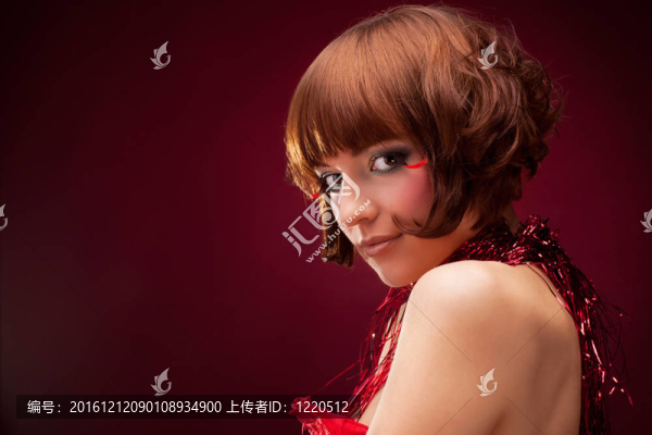 穿紅裙子的漂亮女孩