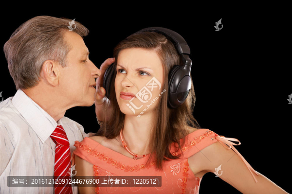 父親不滿女兒