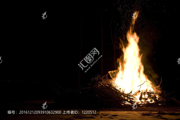 在冬天的篝火