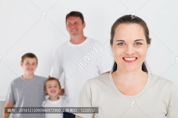 幸福的四口之家