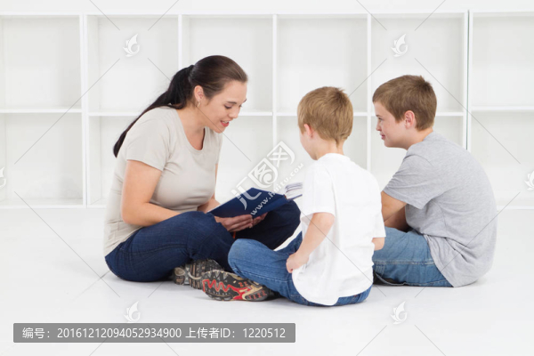 媽媽給孩子們讀書
