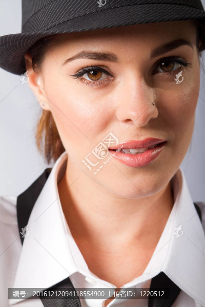 年輕漂亮的女人