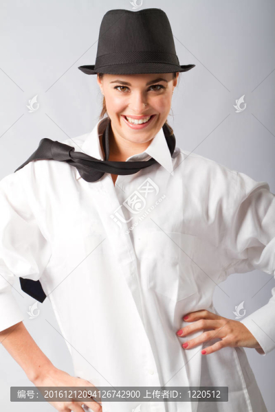 穿男服裝的女人