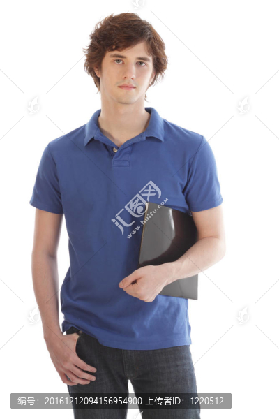 學生拿著文件夾