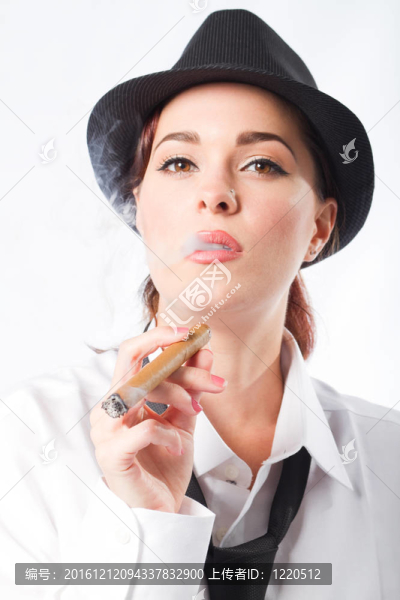 吸煙的女人
