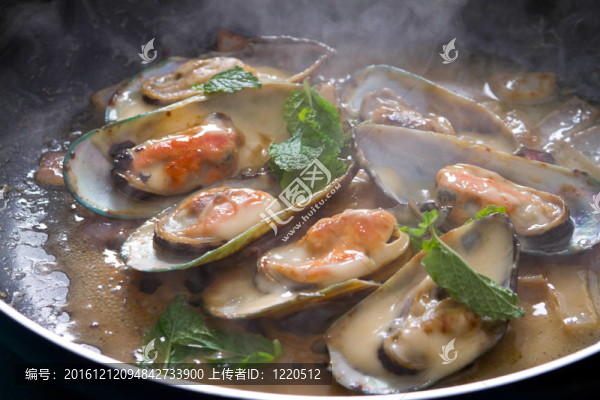 煎鍋炒鮮貽貝