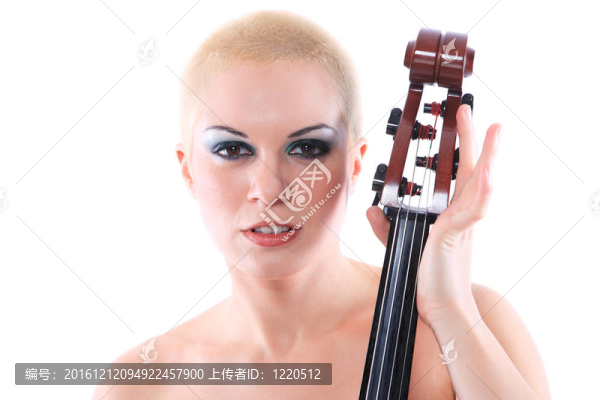 一個大提琴的女人