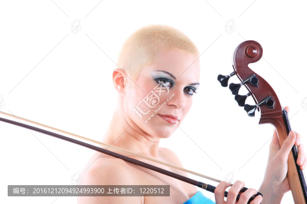一個大提琴的女人