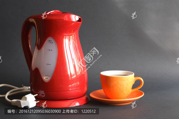 電熱水壺和茶葉